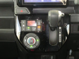 オートエアコンで暑い夏も寒い冬も快適な車内で運転出来ます。