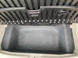 大きな荷物の収納に便利なラゲッジアンダ-ボックス♪