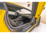 Rims Diantus forged 20/21 high gloss black with Black central locking /  Yellow brakes calipers /  Fully electric and heated seats /  Black rear suspension springs
