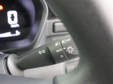 <AUTOライト>周囲の明るさをセンサーでキャッチして、ヘッドライトを自動的に点けてくれる賢い機能です!