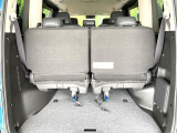 積み下ろしのしやすいデッキにはたっぷりと荷物を積み込んでいただけます。遊びから仕事まで、様々なシーンで頼れます♪