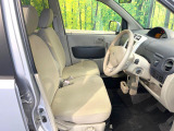 運転席シート廻りは使用感も少なく、良好な状態となっています。前オーナー様が丁寧に使っていたことがよくわかりますね。