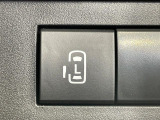 【パワースライドドア】スマートキーや運転席のスイッチでスライドドアの開閉が可能♪電動だから力を入れてドアを開ける必要が無く、小さいお子様でも、重い荷物を持っている時もラクに開け閉めできます♪