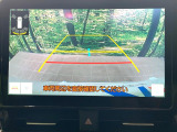 【バックカメラ】駐車時に後方がリアルタイム映像で確認できます。大型商業施設や立体駐車場での駐車時や、夜間のバック時に大活躍!運転スキルに関わらず、今や必須となった装備のひとつです!