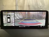 狭い場所での駐車やすれ違いなどでより的確な運転操作に役立つ360&deg;ビューモニターが装備されています。