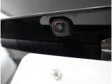 バックカメラが付いているので後方確認が非常にしやすいです。今や運転初心者も熟練者も必須装備!ついていて損はないですね♪
