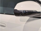 BMWのミラーは車種によって異なりますがレーンチェンジウォーニングが装備されております。詳しくは当店スタッフまでお問い合わせくださいませ。