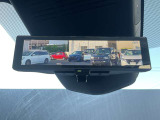 [スマートルームミラー]車両後方をミラーに映し出すため、悪天候の時でも視界は良好♪
