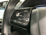 ステアリングにオーディオ操作スイッチが付いています。オーディオ画面に直接タッチしなくても操作が出来ますので、運転に集中できます。