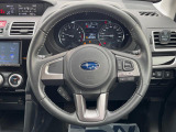 インテリアに合わせたデザインのステアリングは、運転される方のことも考え、運転しやすい形状、大きさです。是非一度、実際に触ってお確かめください。
