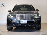 【キドニーグリル】BMWは約90年もの間、ほぼ全ての車両にひと目でBMWだと分かるこの特徴的なフロントグリルが備えられ、デザイン・アイコンとして親しまれてきました。