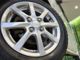 【純正14インチアルミホイール】外観にマッチした純正アルミホイールを装着しております。各種社外アルミホイールや、スタッドレスタイヤも取扱いしております。是非ご相談ください♪