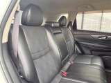 後部座席も気になるようなキズ・汚れやへたり等、大きなダメージはなく、良好な状態です。