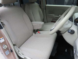 運転席のドアを開け、乗り込む際のイメージです。