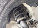 お車を安心してお乗りいただく為には、足回りの定期点検が欠かせません。サービスサポート(有償保証)では無料点検もご提供しており、安心のカーライフをお過ごしいただけるサポート体制が整っています。