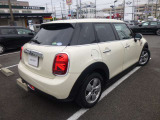 全国の正規ディーラーにてメンテナンスなどが可能な保証付き認定中古車となります!100項目にもおよぶ点検を納車前に行い、ご自宅まで納車(全国納車)いたします!