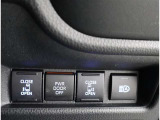 両側電動スライドドアのスイッチ付です。車内からもスイッチひとつで楽にドアの開閉が可能です。電動なので開閉時に力を使う必要がなく、半ドアになることもありません!