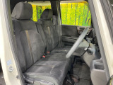 運転席シート廻りは使用感も少なく、良好な状態となっています。前オーナー様が丁寧に使っていたことがよくわかりますね。