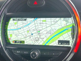 ●純正ナビ:一体感のあるナビは、高級感ある車内を演出してくれます。Bluetooth再生などオーディオ機能も充実しておりますので、運転もより楽しめます♪