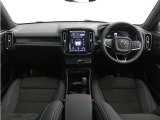 Google搭載/ETC2.0/360度カメラのフルセット搭載。9インチ・タッチスクリーン式センターディスプレイと、2モード選択式の12.3インチデジタル液晶ドライバー・ディスプレイを装備。