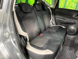 コンパクトカーですが、セカンドシートは十分な広さがあり快適にお乗りいただけます♪シートを倒して大きな荷物を積んだりと、用途の幅が広い1台です。