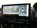パノラミックビューモニター付きです。車両を上から見たような映像を画面に表示。運転席からの目視だけでは見にくい、車両周辺の状況をリアルタイムでしっかり確認できます。