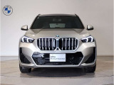 【キドニーグリル】BMWは約90年もの間、ほぼ全ての車両にひと目でBMWだと分かるこの特徴的なフロントグリルが備えられ、デザイン・アイコンとして親しまれてきました。