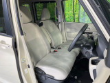 運転席シート廻りは使用感も少なく、良好な状態となっています。丁寧に使われていたことがよくわかりますね。
