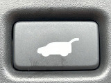【パワーバックドア】スマートキーや運転席のボタンを押すだけでリアゲートが自動で開閉します!荷物を持っている時や、高い位置にあるバックドアを閉める際に便利な機能です♪