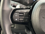 ステアリングにオーディオ操作スイッチが付いています。オーディオ画面に直接タッチしなくても操作が出来ますので、運転に集中できます。