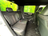 後部座席も気になるようなキズ・汚れやへたり等、大きなダメージはなく、良好な状態です。