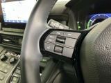 ステアリングにオーディオ操作スイッチが付いています。オーディオ画面に直接タッチしなくても操作が出来ますので、運転に集中できます。