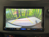 【バックカメラ】駐車時に後方がリアルタイム映像で確認できます。大型商業施設や立体駐車場での駐車時や、夜間のバック時に大活躍!運転スキルに関わらず、今や必須となった装備のひとつです!