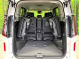 普段のお買い物や通勤、送迎等に十分な荷室スペースを確保しております。セカンドシートを倒すと、大きな荷物の積載も可能です♪