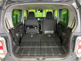 普段のお買い物や通勤、送迎等に十分な荷室スペースを確保しております。セカンドシートを倒すと、大きな荷物の積載も可能です♪