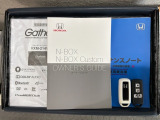 スマートキーは鍵をバッグに入れたままでもドアロックの開閉やエンジンのON・OFFができます。夜間や雨の日も鍵を探さなくて良いので便利です。