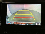 バックギアに入れて頂きますと、この様に後方が映し出されます!最終の確認はご自分の目と耳で必ず行ってください!安全第一で♪