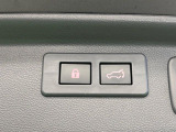 【パワーバックドア】スマートキーや運転席のボタンを押すだけでリアゲートが自動で開閉します!荷物を持っている時や、高い位置にあるバックドアを閉める際に便利な機能です♪