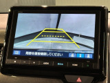 リバースギアに入れるだけで後方の表示へ切り替わります。夜間や雨の日の駐車も楽になりますよ。