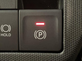 【電動パーキングブレーキ】パーキングブレーキを指先だけで操作可能です!力の弱い人にも安心してブレーキをかけていただけます!