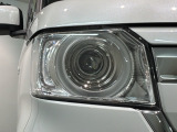 LEDヘッドライトは、点灯の瞬間から最大光量を発揮し、突然暗くなるトンネルなどでの安定感を高めます。