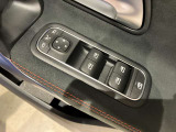 メモリー付き電動シートも装備されておりますのでシート位置を3パターン記憶できます。