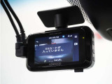 ◆ドライブレコーダー◆映像・音声などを記録する自動車用の装置です。 もしもの事故の際の記録はもちろん、旅行の際の思い出としてドライブの映像を楽しむことができます。