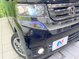 【LEDヘッドライト】悪天候や夜間走行時も良好な視界を確保し安心して運転できる高輝度LEDヘッドライトを装備!点灯速度が早く、消費電力も抑えられています。
