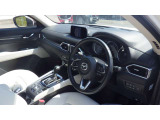 インパネ廻りと運転席です!シンプルにスッキリとまとまっています。運転操作に迷いにくくなっておりとても運転しやすいです。