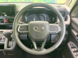 インテリアに合わせたデザインのステアリングは、運転される方のことも考え、運転しやすい形状、大きさです。是非一度、実際に触ってお確かめください。