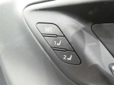 運転席のシートポジションを記憶・再現できるメモリー機能を搭載しています。