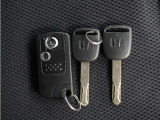 ◆スマートキー◆カギをバッグやポケットに入れたままでもドアロックの開閉ができる『スマートキー』付き!雨天や暗くなってもカギを取り出す必要がなくドアの開錠&エンジンも始動できます