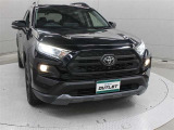 「Adventure」をベースに、ルーフレールをブリッジ型に変え、専用サスペンションの採用で最低地上高をベース車よりも10mmアップしています。