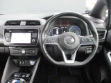 リーフの運転席周りです。